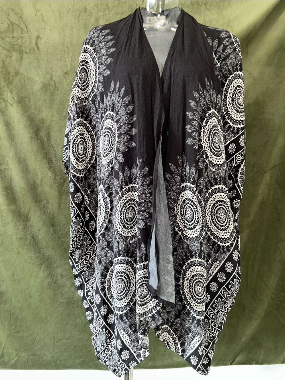 Black and White Mandala Print Women's Kimono